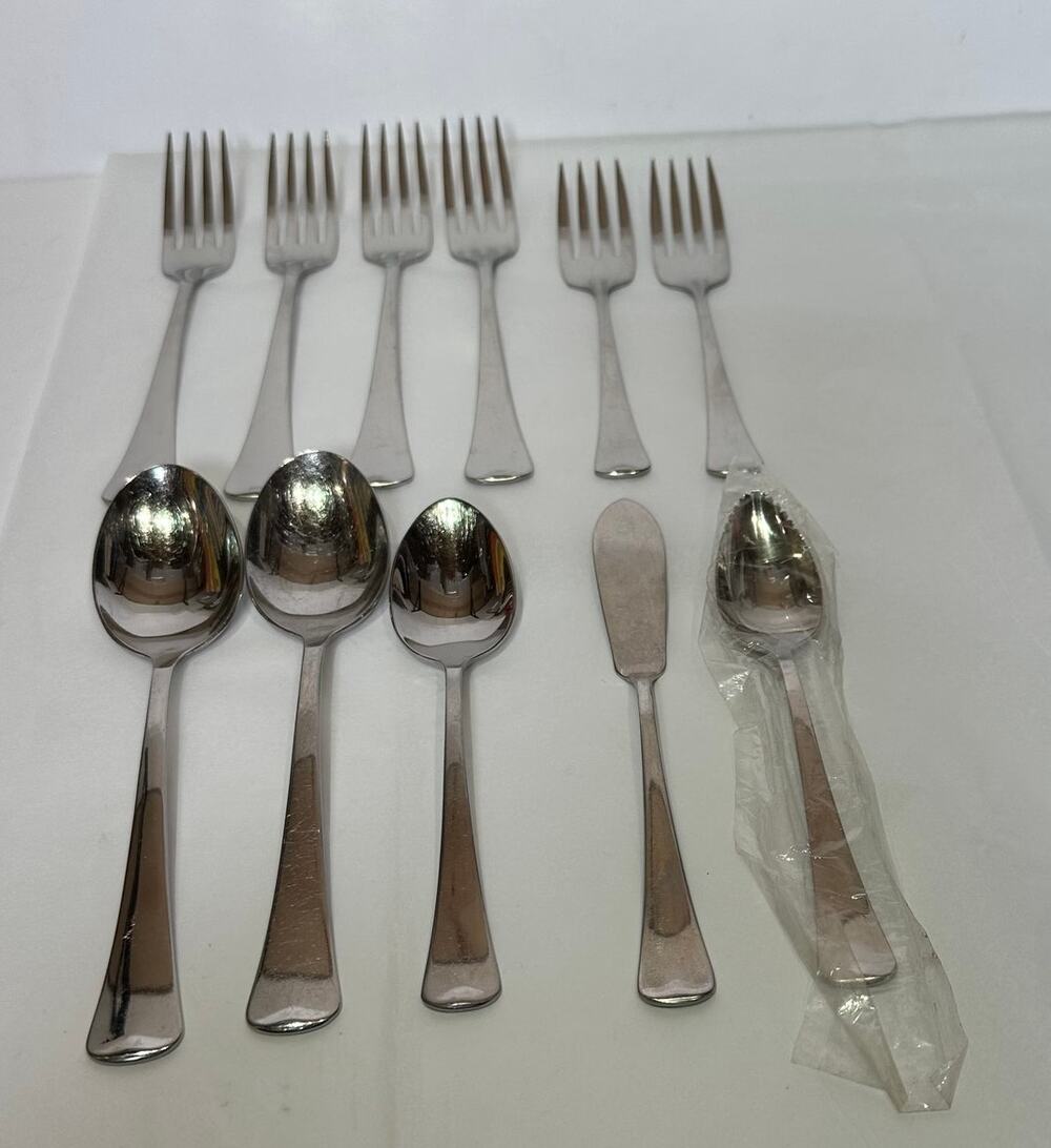 Oneida Distinction (Stainless, no wings, glossy) set of 11 pieces